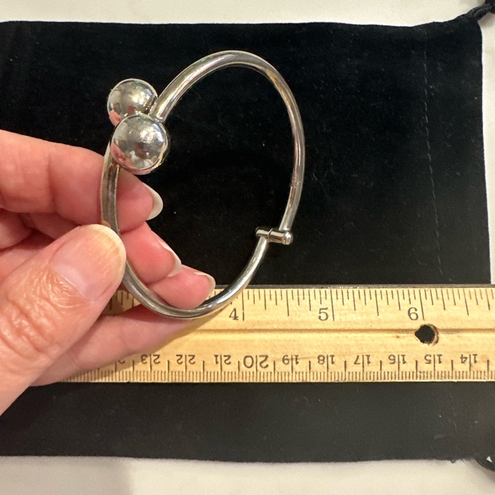 Beautiful sterling silver ball bangle